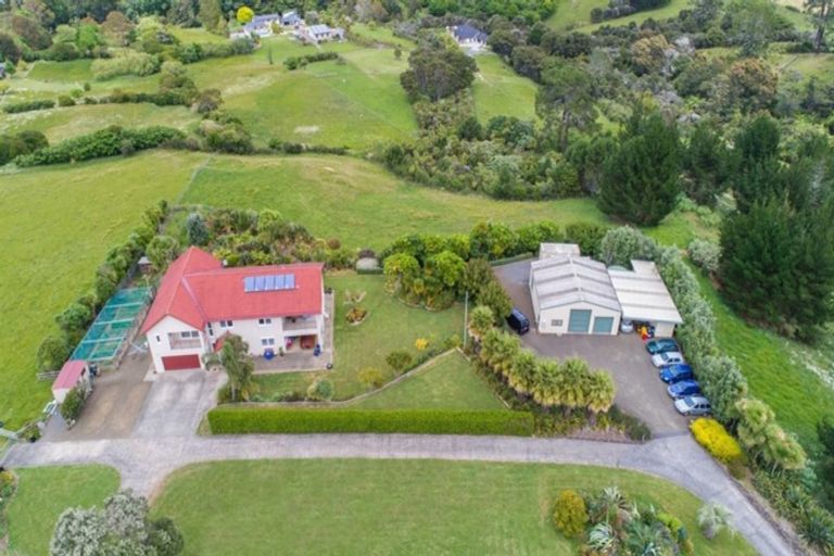 Photo of property in 32 Red Hills Road, Massey, Auckland, 0614