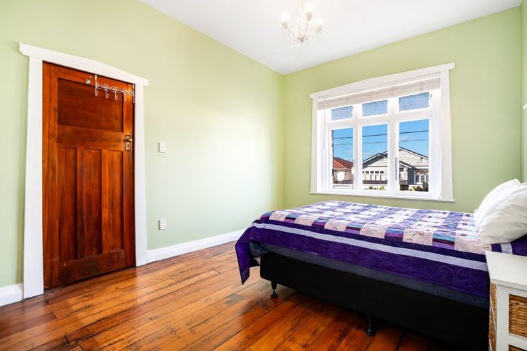 Photo of property in 134 Onepu Road, Lyall Bay, Wellington, 6022