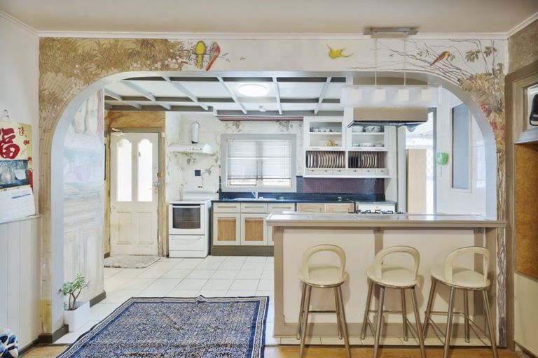 Photo of property in 6 Edwards Avenue, Henderson, Auckland, 0610