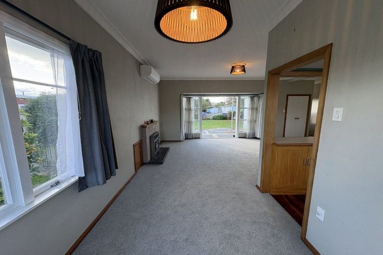 Photo of property in 17 Howard Road, Taradale, Napier, 4112