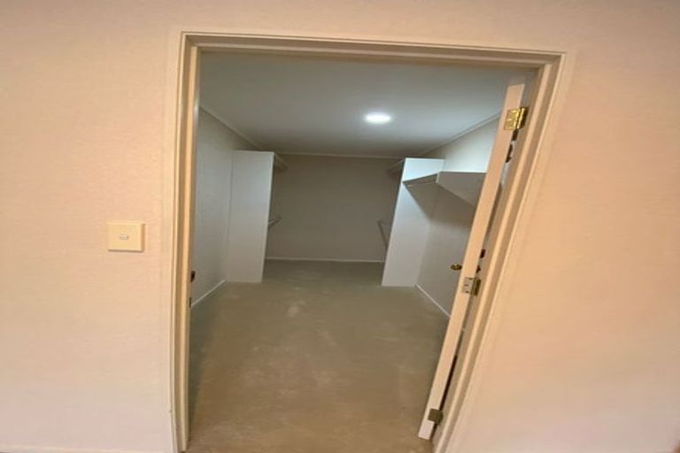 Photo of property in 10 Mullagh Place, East Tamaki Heights, Auckland, 2016