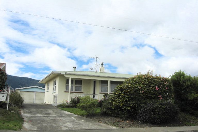 Photo of property in 4 Durham Street, Stoke, Nelson, 7011