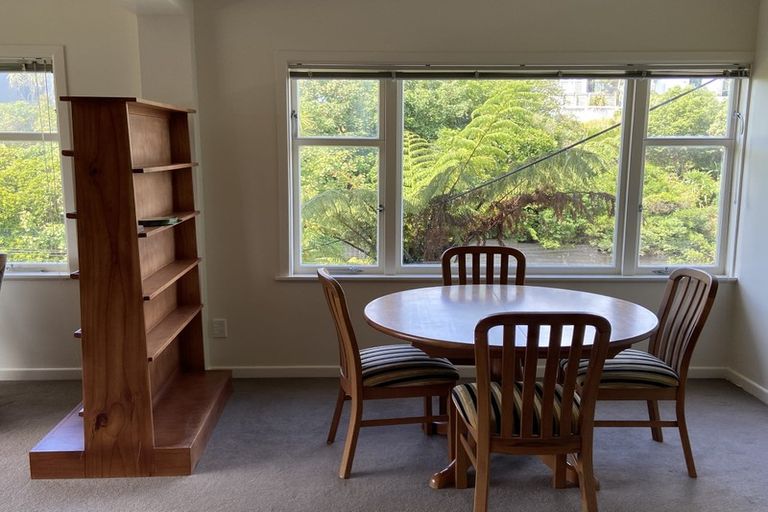 Photo of property in 11 Randwick Road, Northland, Wellington, 6012