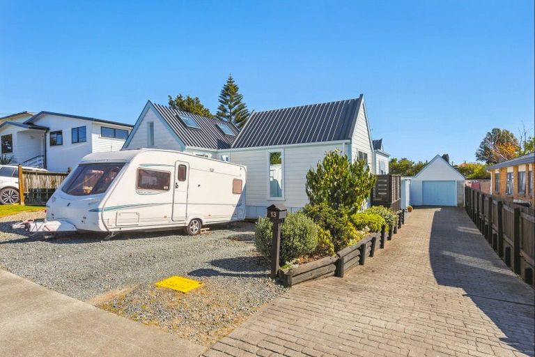 Photo of property in 13 Walton Road, Paraparaumu Beach, Paraparaumu, 5032