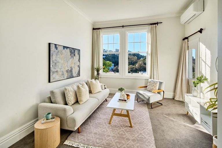 Photo of property in 32 Maarama Crescent, Aro Valley, Wellington, 6021