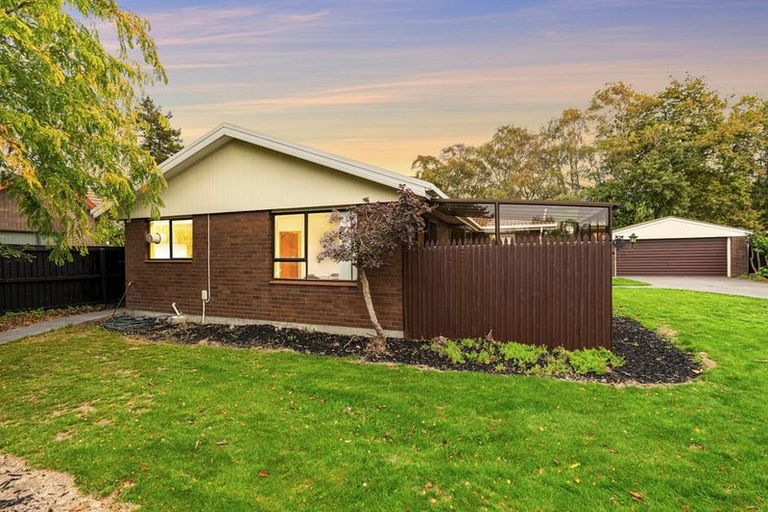 Photo of property in 31 Solomon Avenue, Redwood, Christchurch, 8051