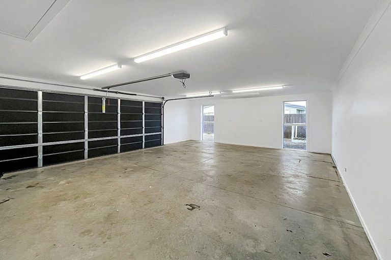 Photo of property in 111 Johnstone Drive, Fitzherbert, Palmerston North, 4410