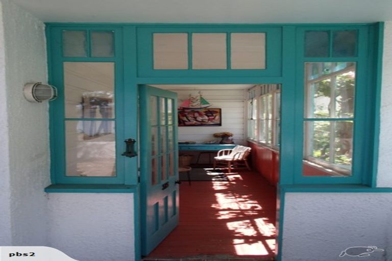 Photo of property in 315 Karaka Bay Road, Karaka Bays, Wellington, 6022