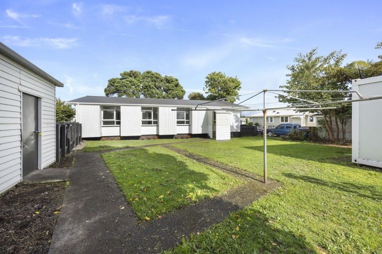 Photo of property in 6 Calgher Avenue, Waitara, 4320