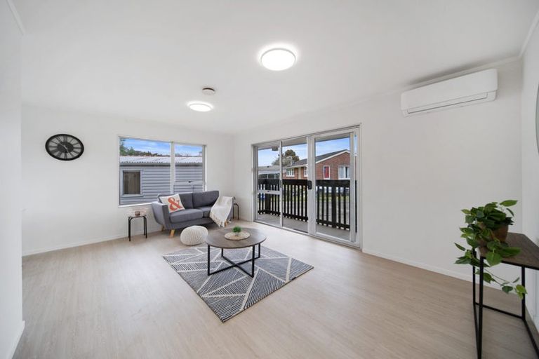 Photo of property in 15 Penderford Place, Mangere East, Auckland, 2024