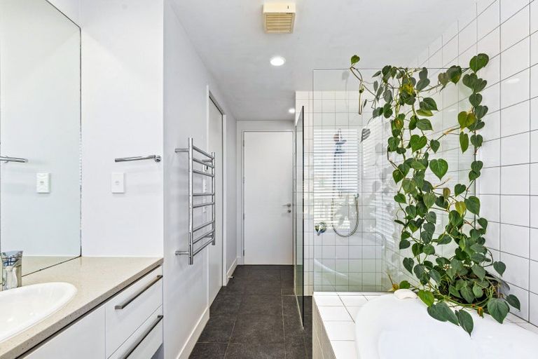 Photo of property in 21 Le Quesne Road, Bay View, Napier, 4104