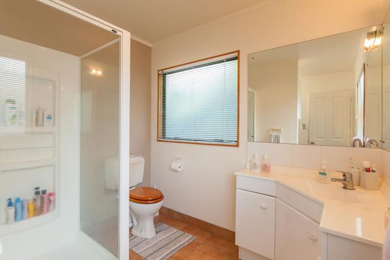 Photo of property in 2/150 Luckens Road, West Harbour, Auckland, 0618