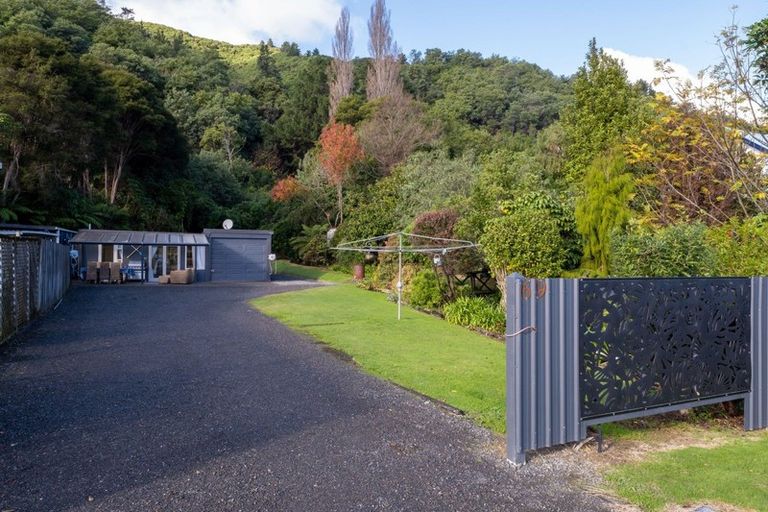 Photo of property in 69 Milton Terrace, Picton, 7220