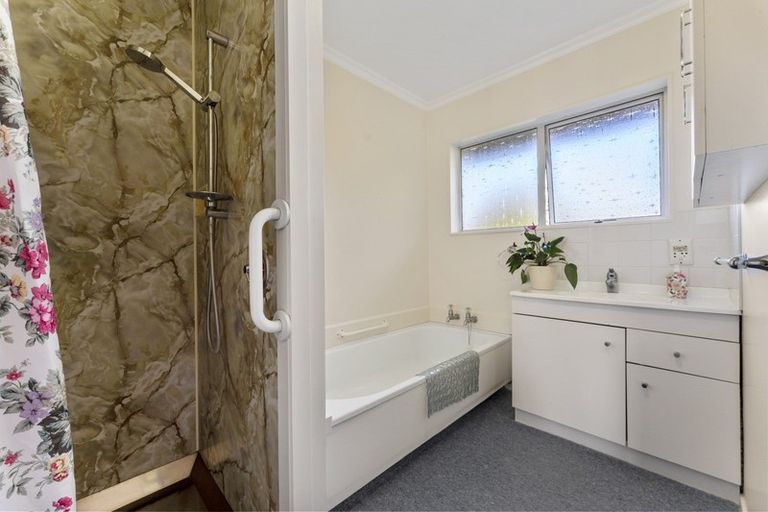 Photo of property in 237 Tukapa Street, Westown, New Plymouth, 4310