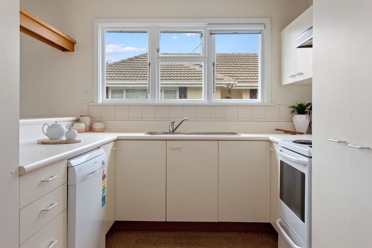 Photo of property in 180 Avonhead Road, Avonhead, Christchurch, 8042