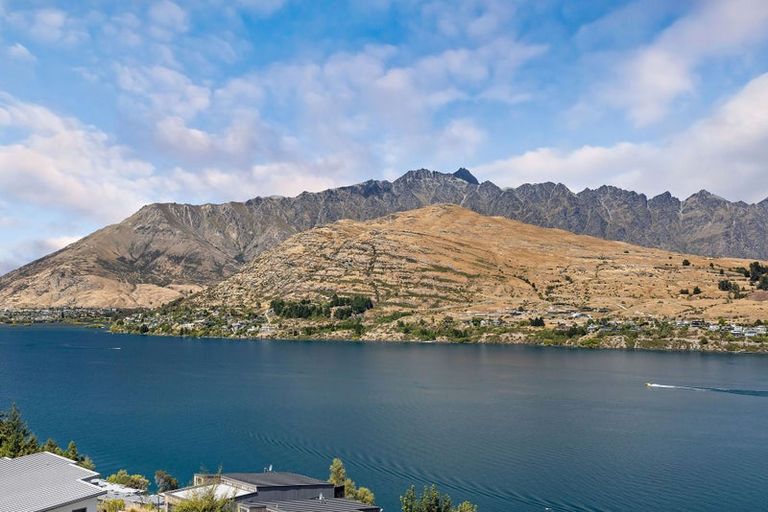 Photo of property in 5 Gum Lane, Queenstown, 9300