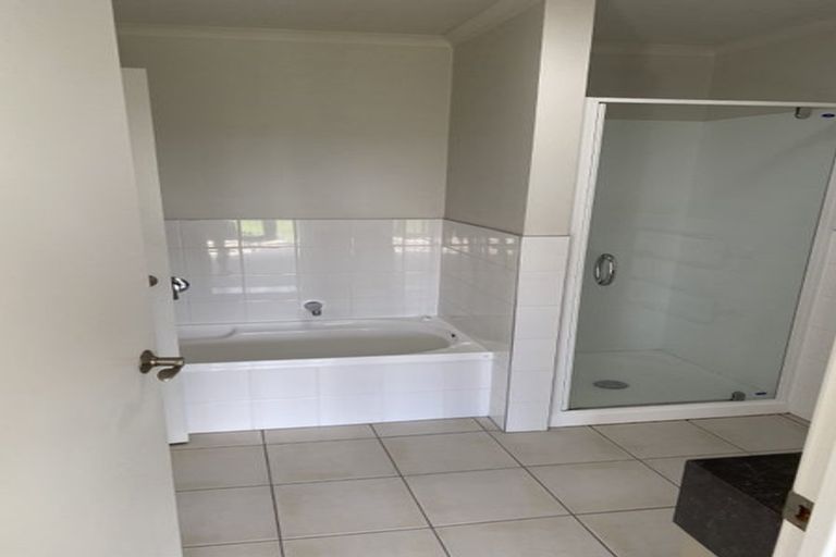 Photo of property in 54 Provence Esplanade, Te Atatu Peninsula, Auckland, 0610