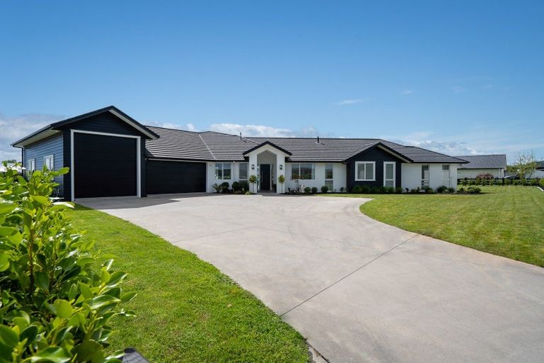 Photo of property in 12 Mike Smith Drive, Cambridge, 3434