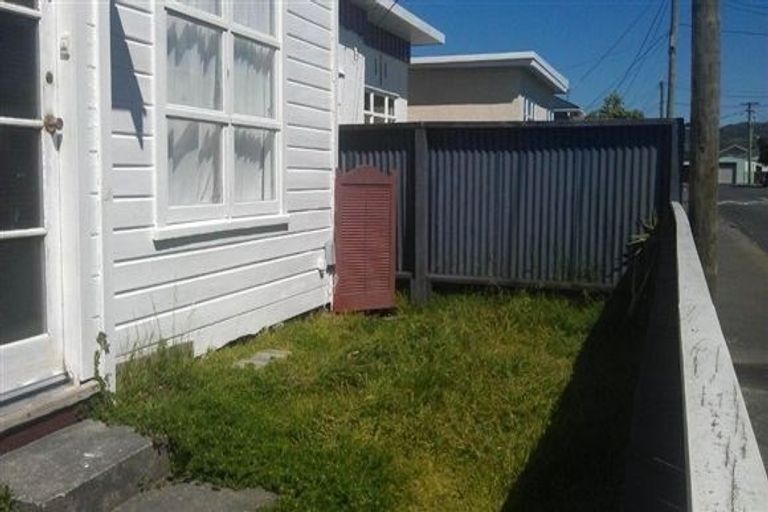 Photo of property in 17 East Street, Petone, Lower Hutt, 5012