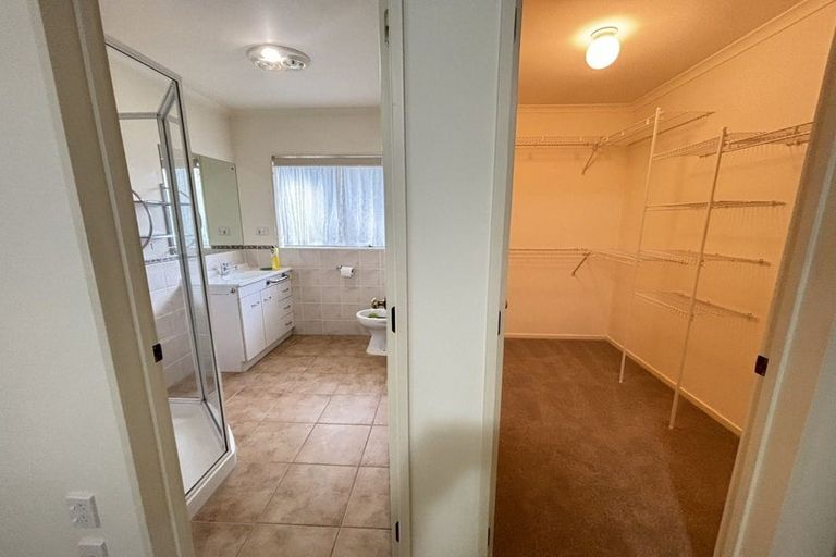 Photo of property in 8 Rosebay Rise, Henderson, Auckland, 0610