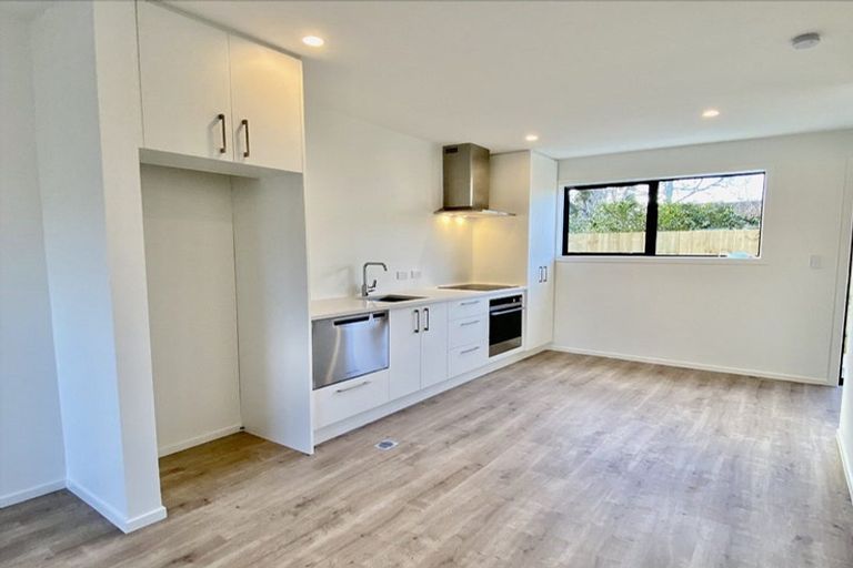Photo of property in 5/12 Enderby Drive, Te Atatu Peninsula, Auckland, 0610