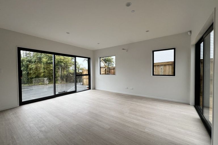 Photo of property in 105a Bond Crescent, Forrest Hill, Auckland, 0620