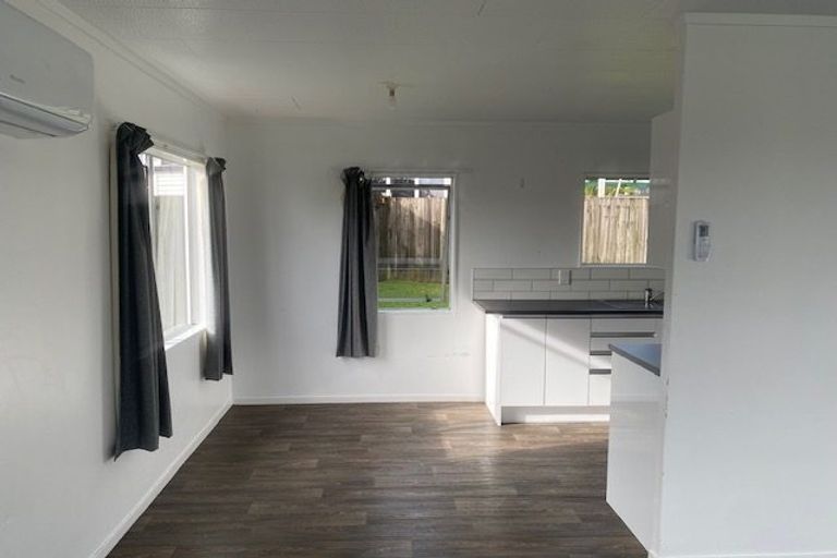 Photo of property in 1/86 Birkdale Road, Birkdale, Auckland, 0626