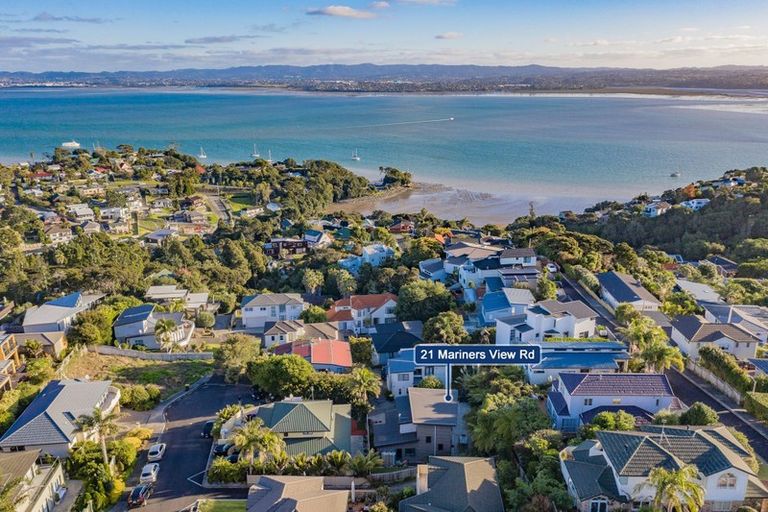 Photo of property in 21 Mariners View Road, Beach Haven, Auckland, 0626