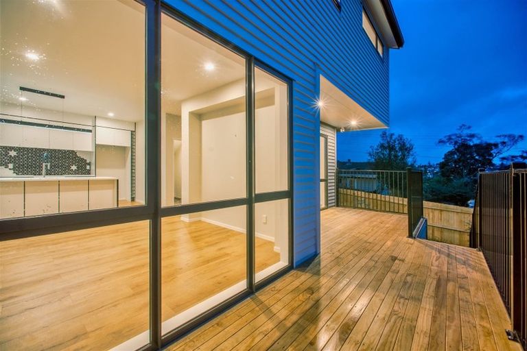 Photo of property in 51a Reynella Drive, Massey, Auckland, 0614