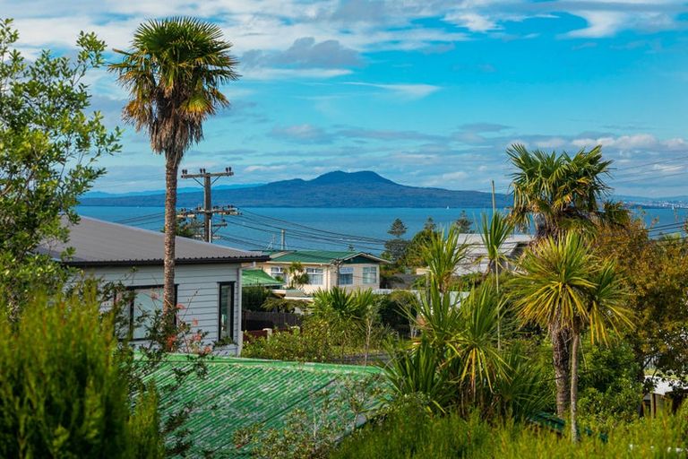 Photo of property in 69 Killarney Avenue, Torbay, Auckland, 0630