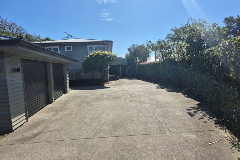 Photo of property in 124 Whangaparaoa Road, Red Beach, 0932