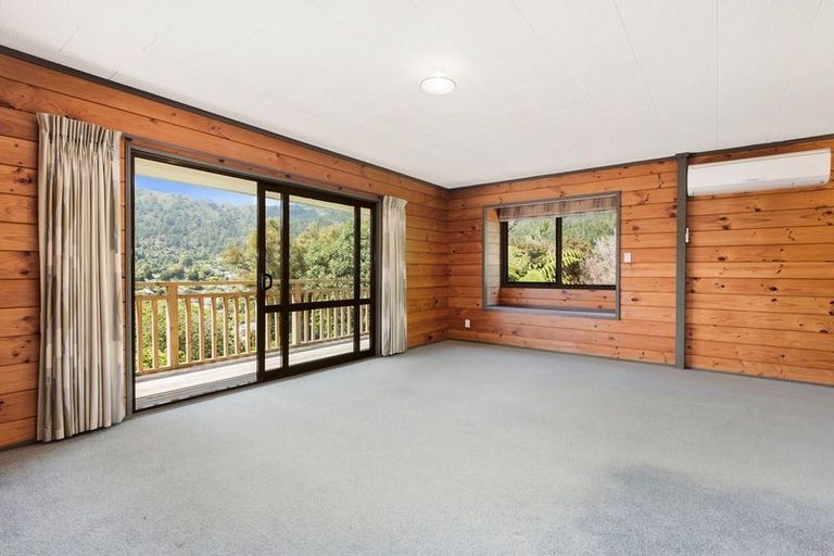 Photo of property in 43 August Street, Stokes Valley, Lower Hutt, 5019