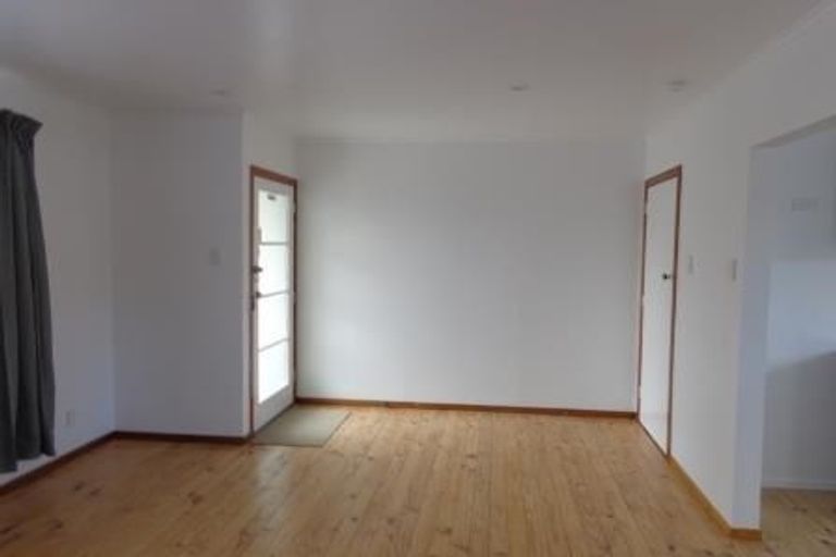 Photo of property in 1/42 Lincoln Road, Henderson, Auckland, 0610