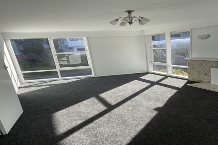 Photo of property in 6 Churton Drive, Churton Park, Wellington, 6037