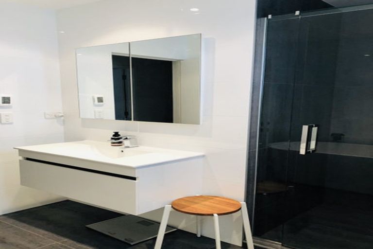 Photo of property in 560 Beach Road, Rothesay Bay, Auckland, 0630