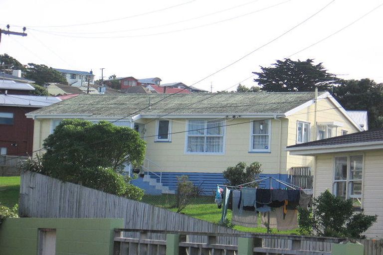 Photo of property in 14 Taupiri Crescent, Titahi Bay, Porirua, 5022