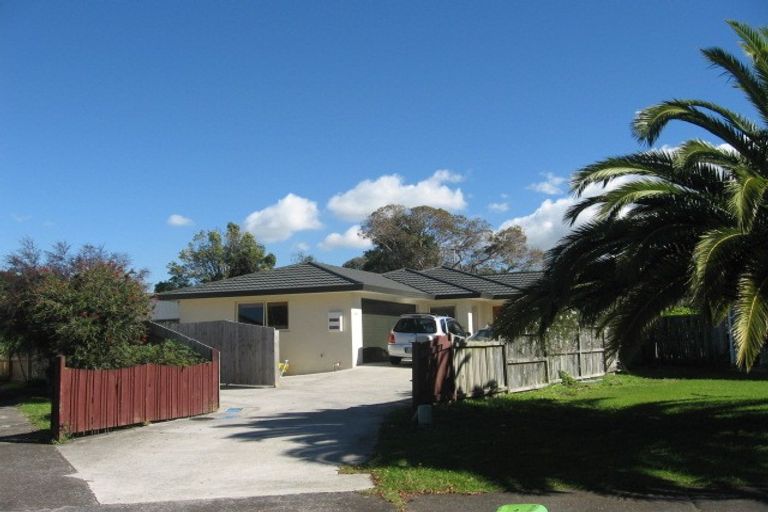 Photo of property in 42a Lisa Rise, Half Moon Bay, Auckland, 2012