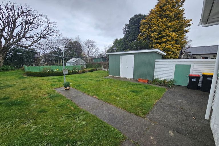 Photo of property in 19 Oxford Street, Martinborough, 5711