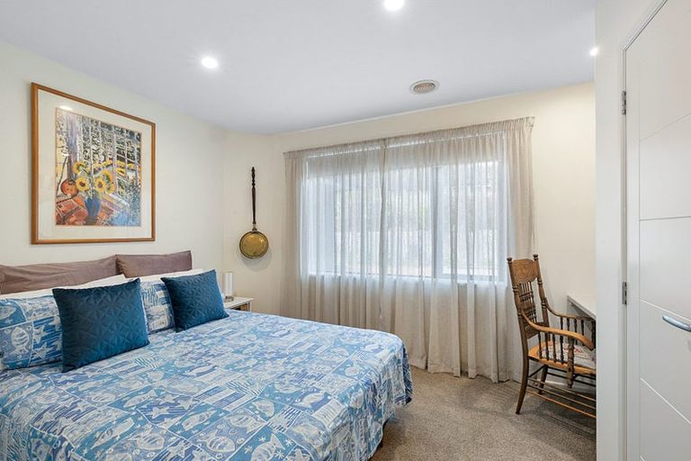 Photo of property in 9 Kapurau Lane, Merrilands, New Plymouth, 4312