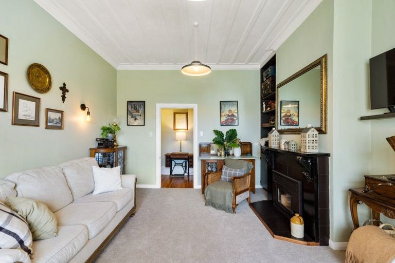 Photo of property in 13 Roslyn Road, Bluff Hill, Napier, 4110