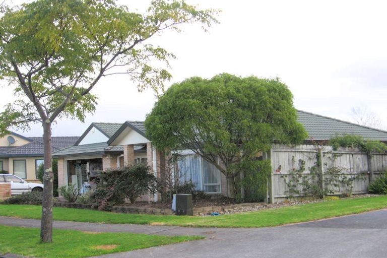 Photo of property in 4 Moy Place, East Tamaki Heights, Auckland, 2016