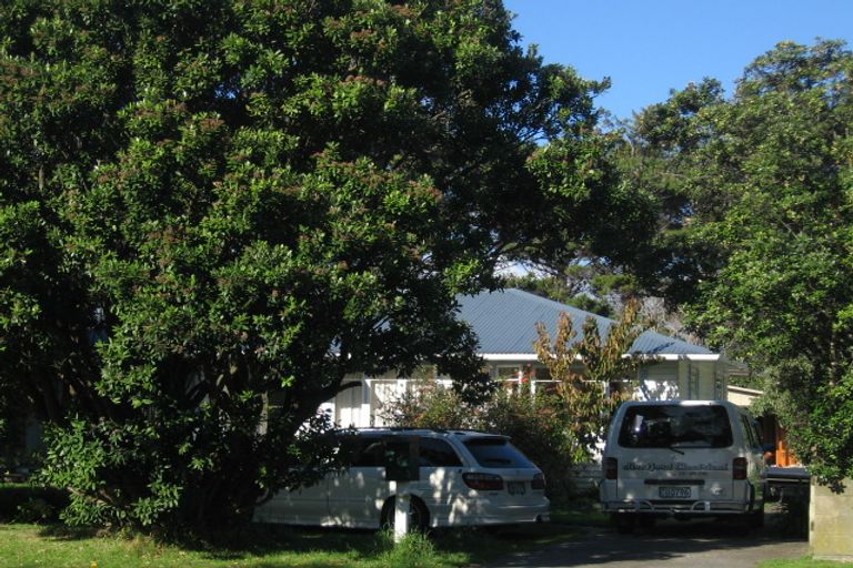 Photo of property in 50 Te Kupe Road, Paraparaumu Beach, Paraparaumu, 5032