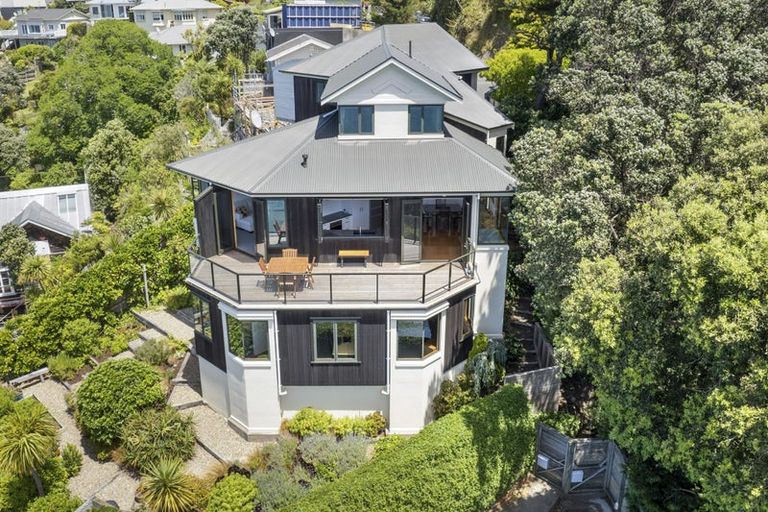 Photo of property in 20 Napier Street, Karaka Bays, Wellington, 6022