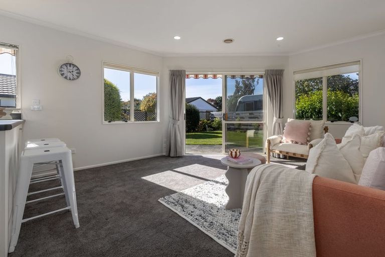 Photo of property in 15a Runanga Grove, Waikanae, 5036