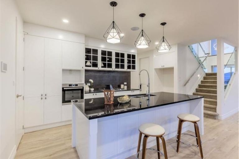 Photo of property in 10 Ian Gordon Lane, Orewa, 0931