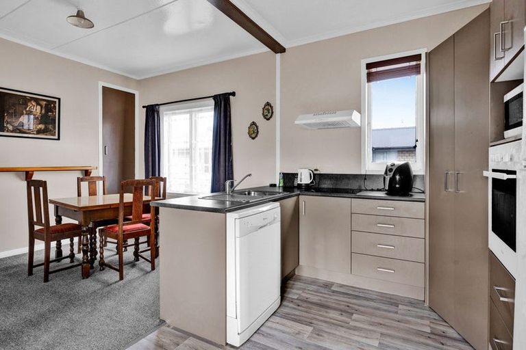 Photo of property in 23 Turuturu Road, Hawera, 4610