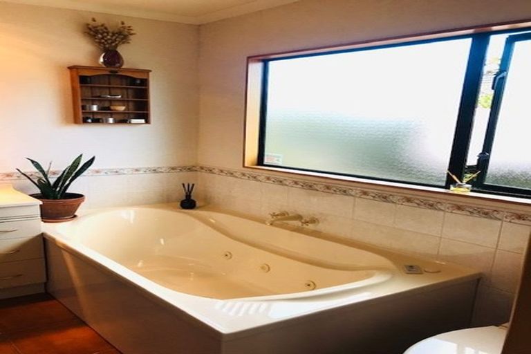 Photo of property in 3 Kentia Place, Havelock North, 4130