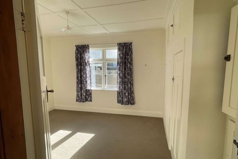 Photo of property in 76 Mitchell Street, Brooklyn, Wellington, 6021