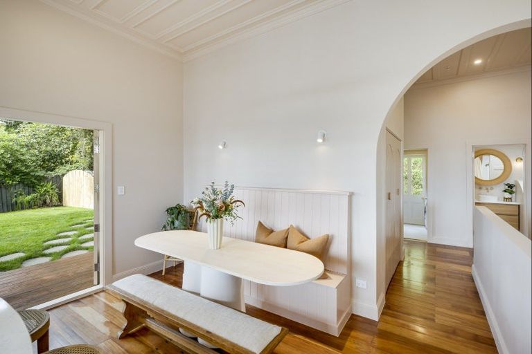 Photo of property in 5 Denholm Road, Hospital Hill, Napier, 4110