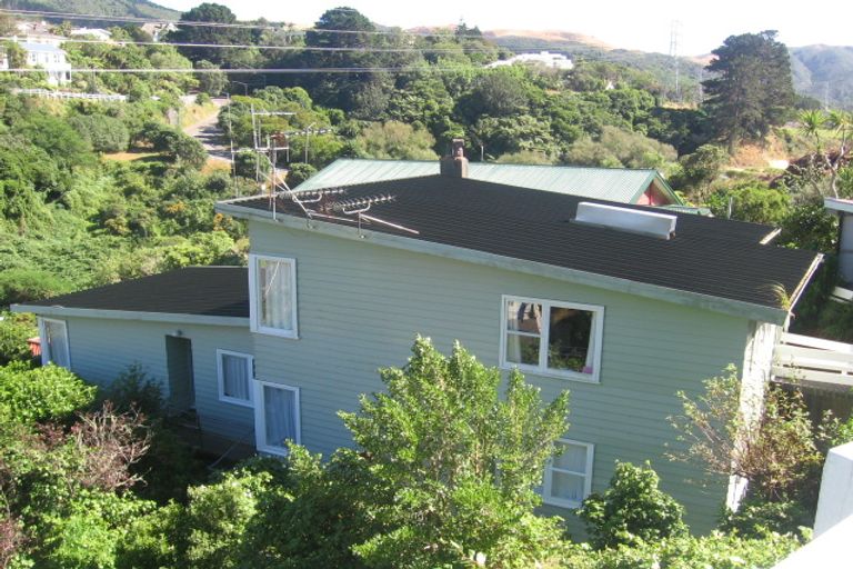 Photo of property in 19 Creswick Terrace, Northland, Wellington, 6012